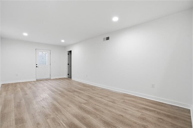 Building Photo - 313 Summit Ridge Dr