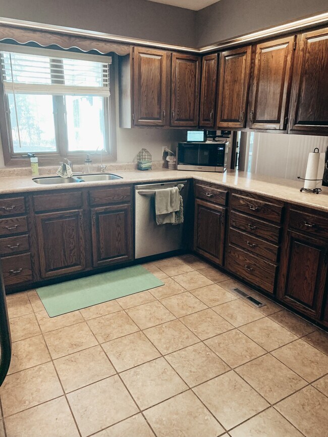 Building Photo - 3118 W Folsom St