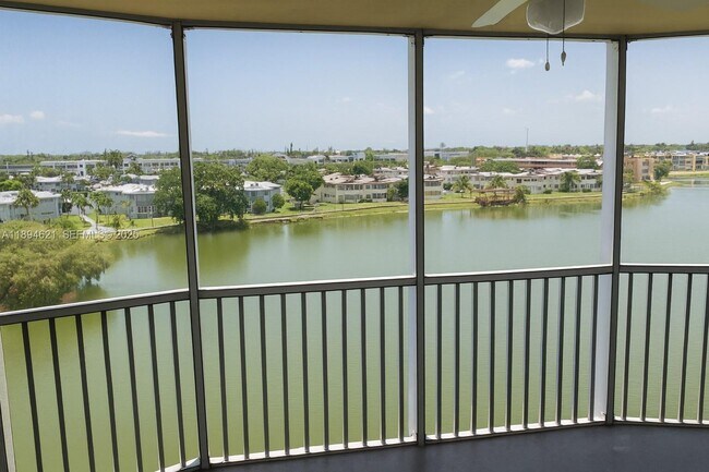 Building Photo - 1750 NE 191st St