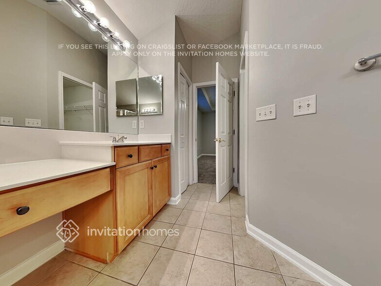 Building Photo - 260 Silver Glen Ave