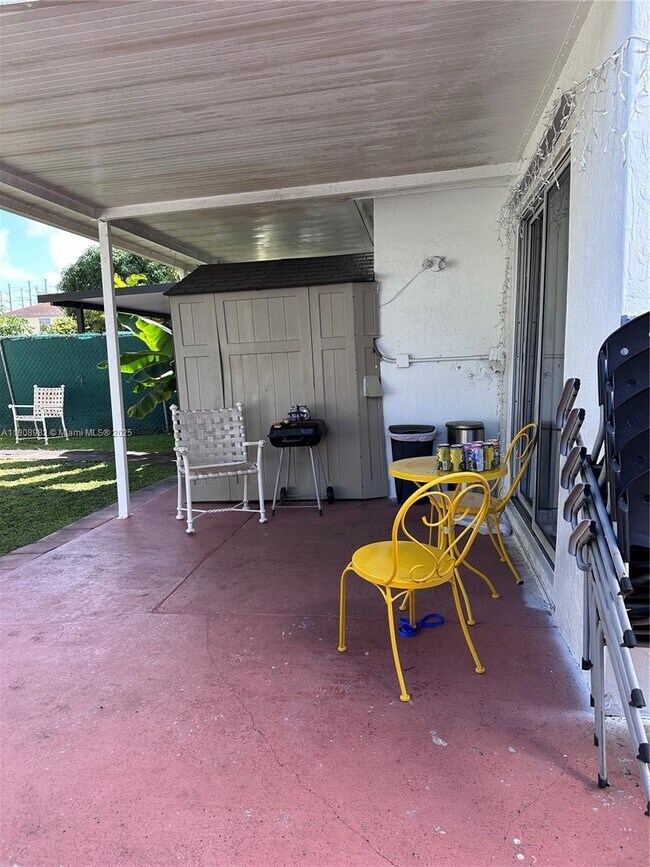 Building Photo - 16215 SW 139th Ct