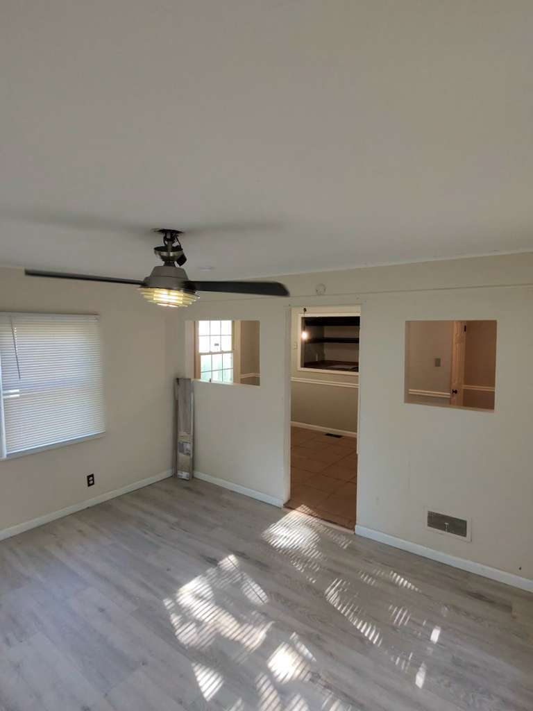 Building Photo - 10421 Renfrew Dr