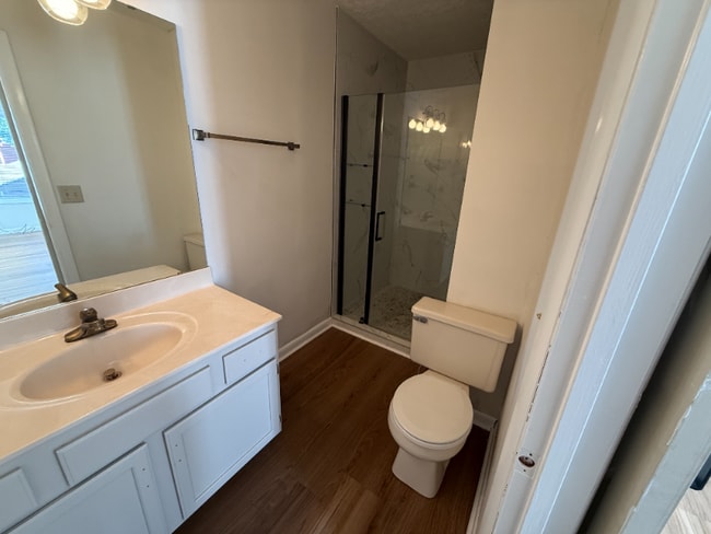 Building Photo - 2723 Hillview Dr