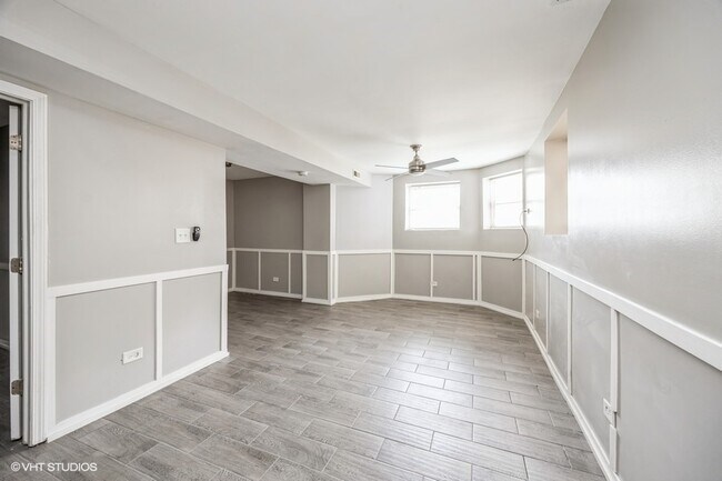 Building Photo - 1422 S Avers Ave