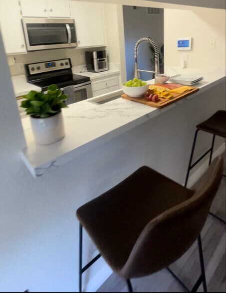 Building Photo - 10655 Lemon Ave