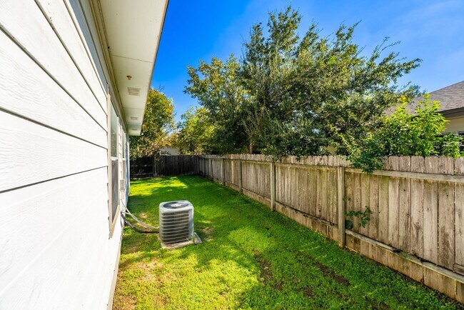 Building Photo - Charming 3/2 Home in Westchester Park!!!