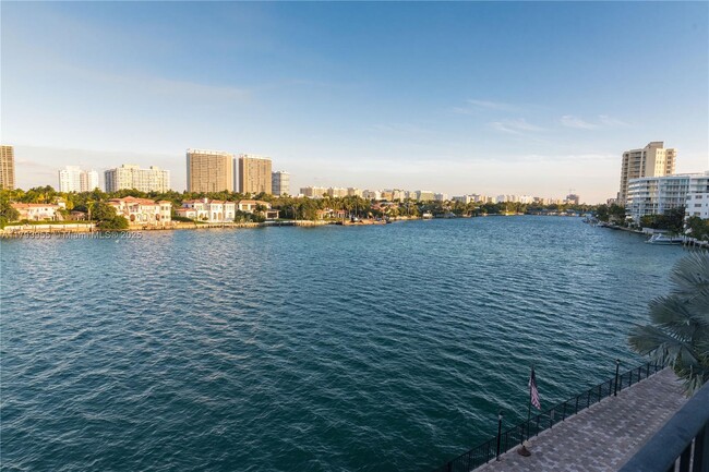 Building Photo - 10101 E Bay Harbor Dr