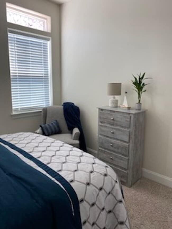 Building Photo - Furnished luxury riverfront condo for rent