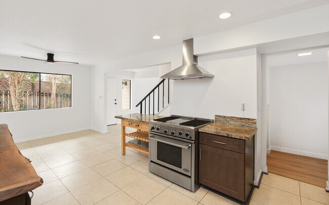 Building Photo - 216 W Escalones