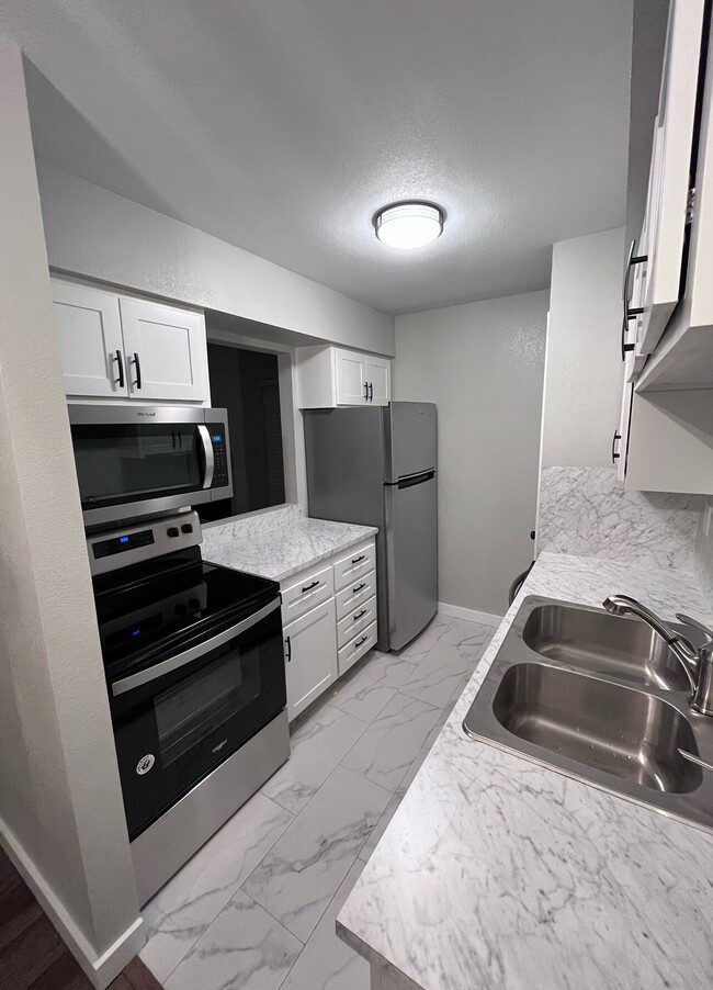 Building Photo - Cedar Terrace #304