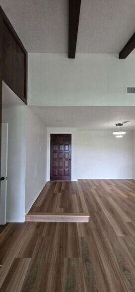 Building Photo - 8443 Gulfwood Ln