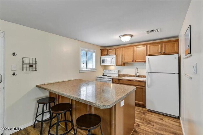 Building Photo - 6125 E Indian School Rd