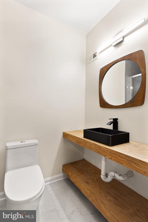 Building Photo - 2410 Alsop Ct