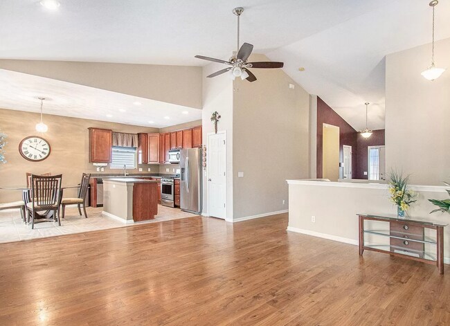 Building Photo - Spacious 4 Bedroom With Modern Comforts & ...