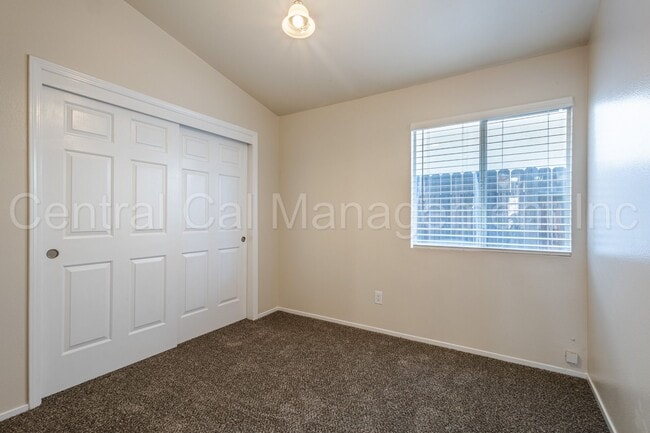 Building Photo - 3 Bedroom/2 Bath Home in the Southwest - $2295 Per Month!