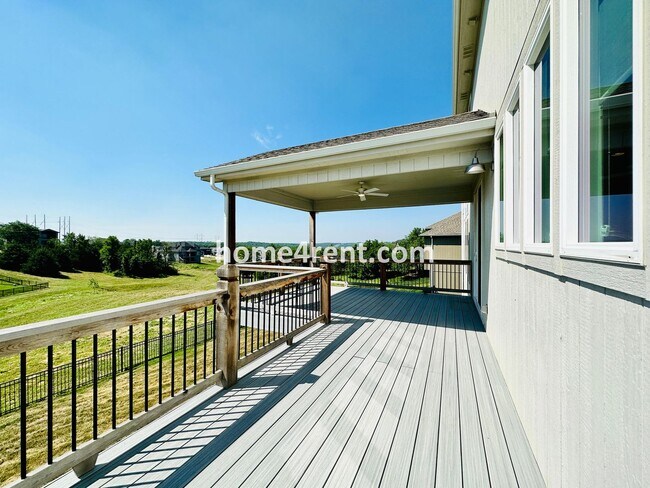Building Photo - Exceptional Olathe Home in the Cedar Creek Subdivision w/ Wood Floors and a Finished Basment!