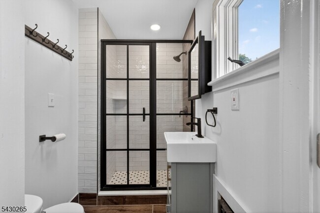 Building Photo - 19 Sylvan Pl