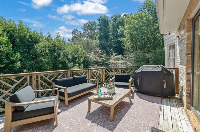 Building Photo - 5179 Meadowlake Dr