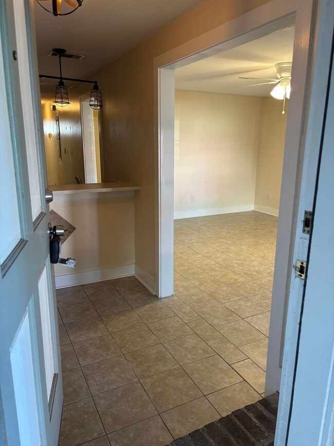 Building Photo - 209 E Duffy St