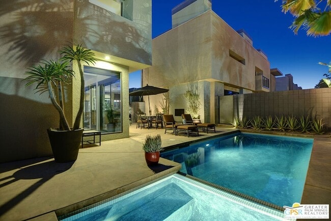 Building Photo - 1536 E Baristo Rd