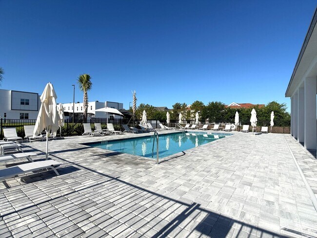 Building Photo - 332 Famagusta Dr