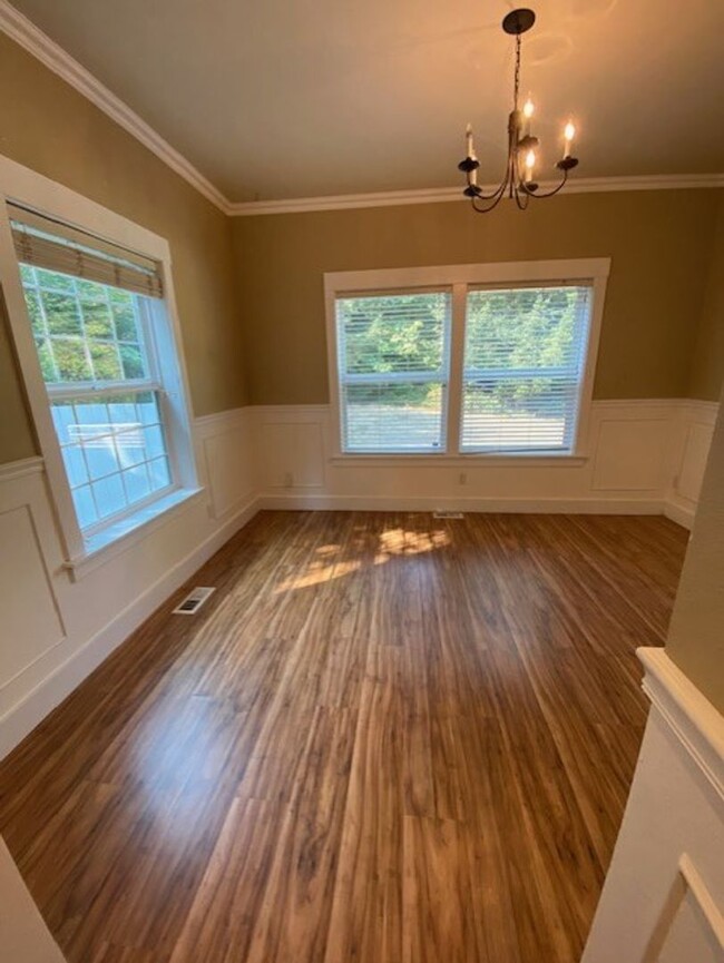 Building Photo - Charming home located in beautiful Orting!