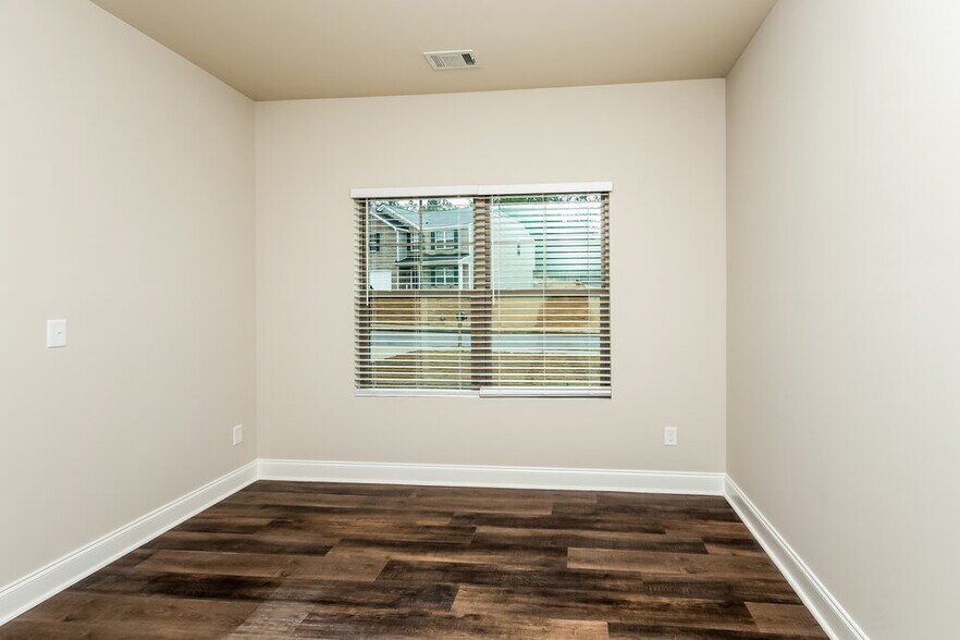 Building Photo - 1161 Pebble Ridge Dr