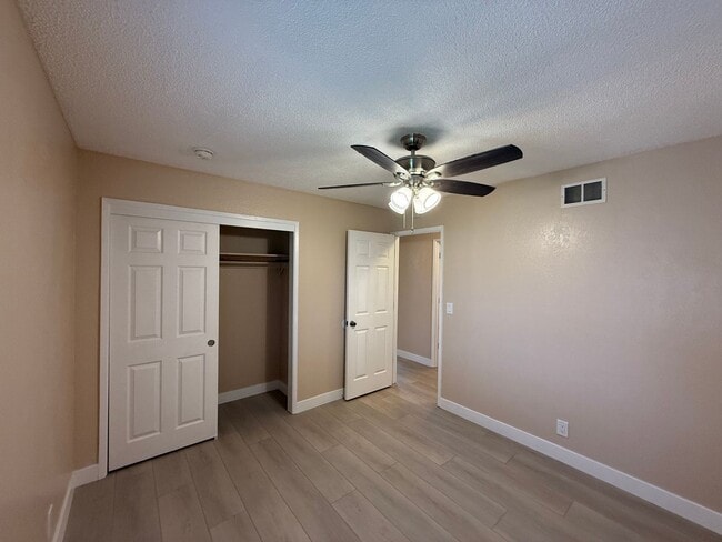 Building Photo - 3 bedroom single story in Manteca!
