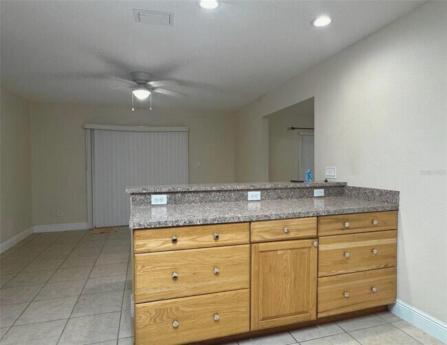 Building Photo - 10618 Eastview Dr