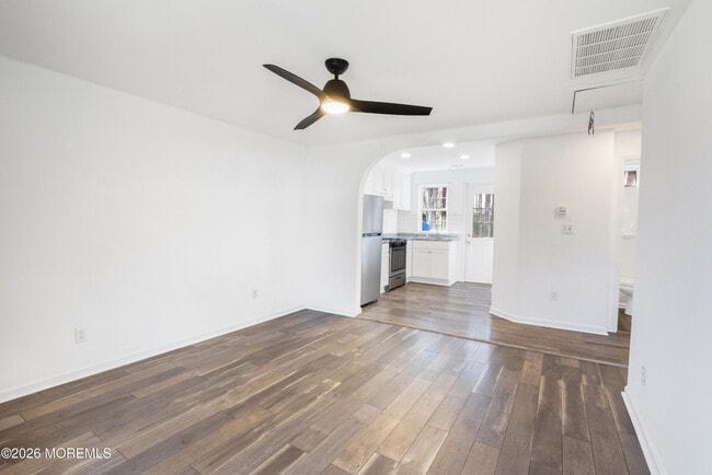 Building Photo - 28 Oak Ln