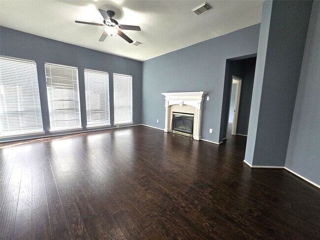 Building Photo - 15523 Clear Valley Dr