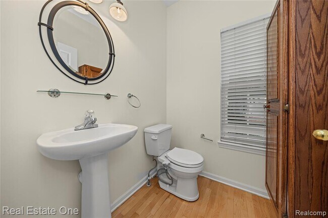 Building Photo - 38282 Saratoga Cir