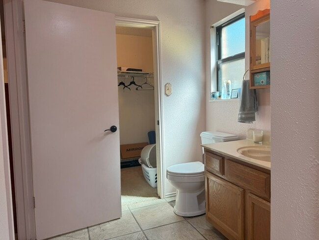Building Photo - 3418 Meadowhead Dr