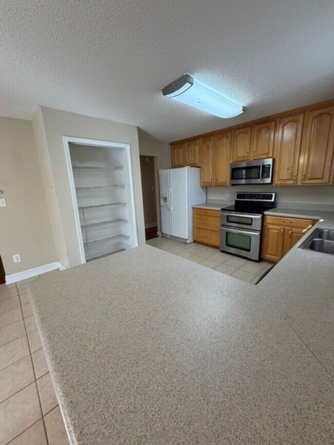 Building Photo - Charming Bonaire Home with Workshop, Privacy Fence & Spacious Layout!