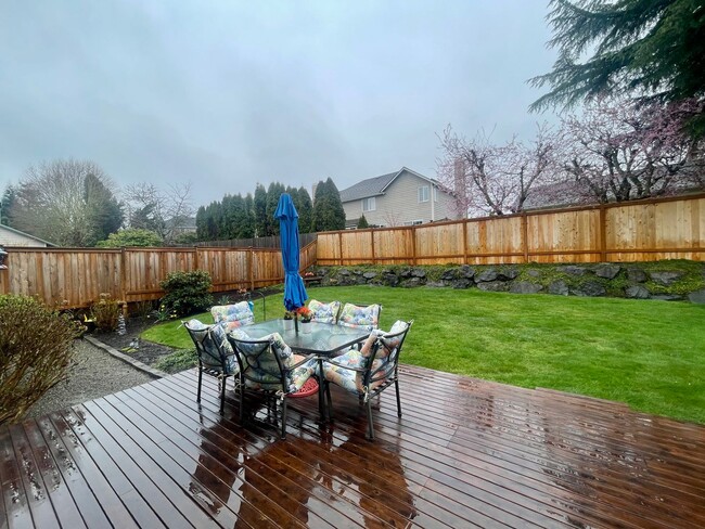 Building Photo - 4 bedroom, 2.5 Bath House in Mukilteo, $3995 per month