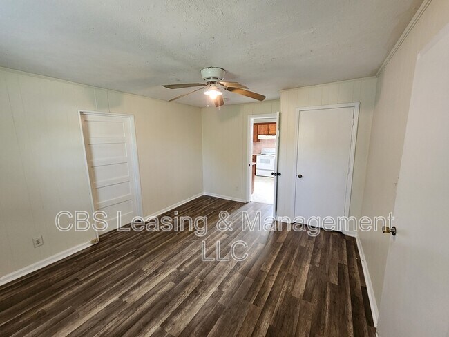 Building Photo - 1500 9th Pl