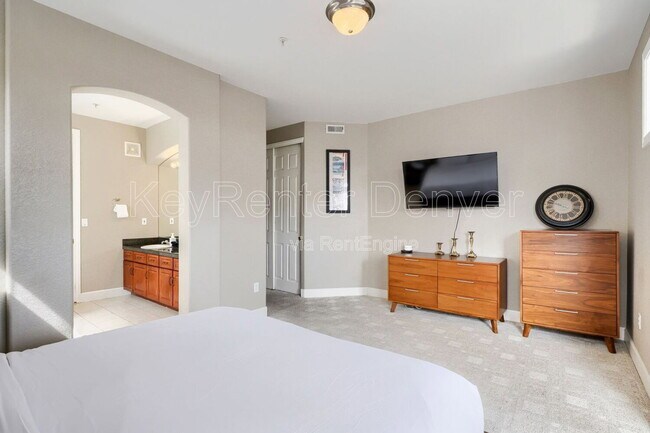 Building Photo - 1735 N Ogden St