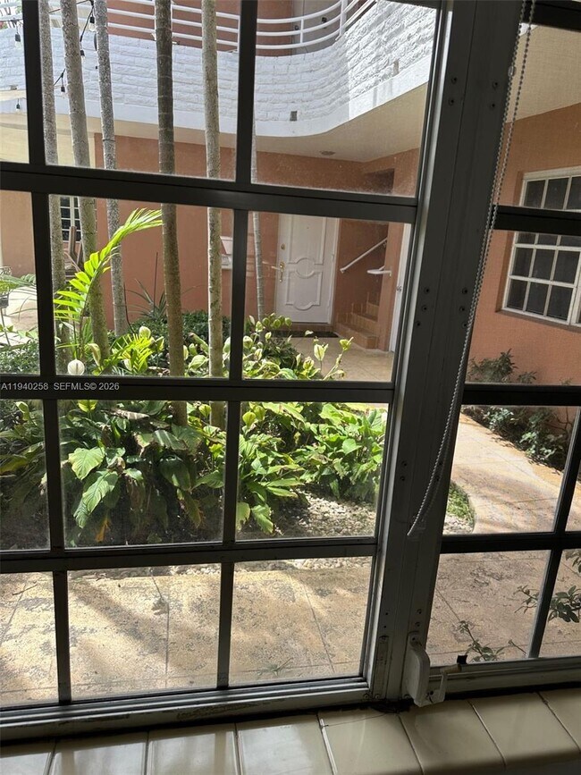 Building Photo - 60 Park Dr