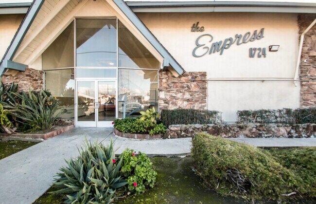 Primary Photo - Empress Apartments