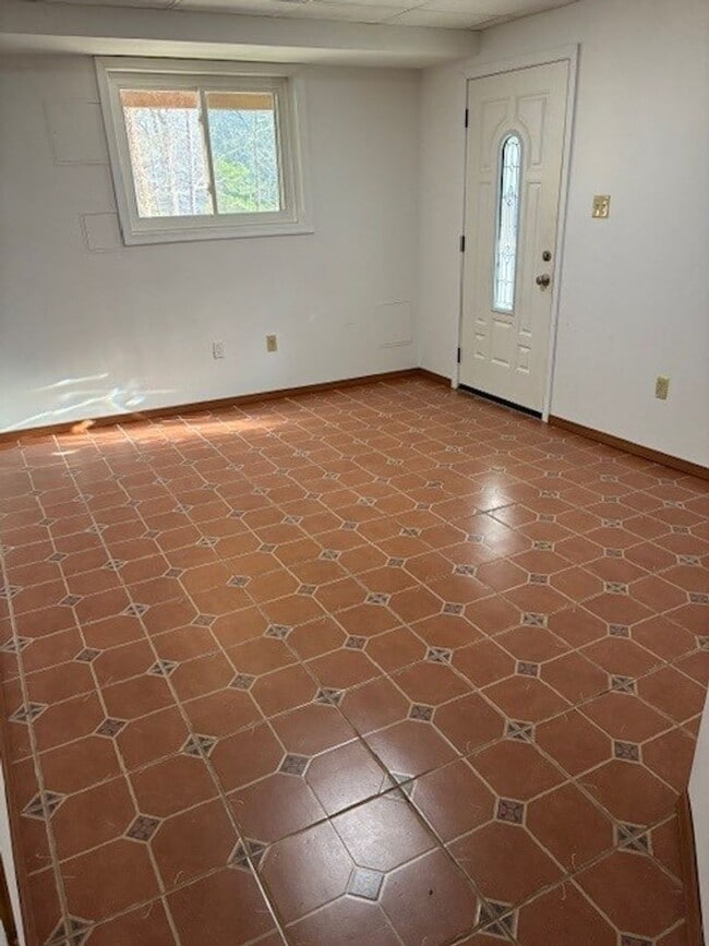 Building Photo - LAKE FRONT PARADISE