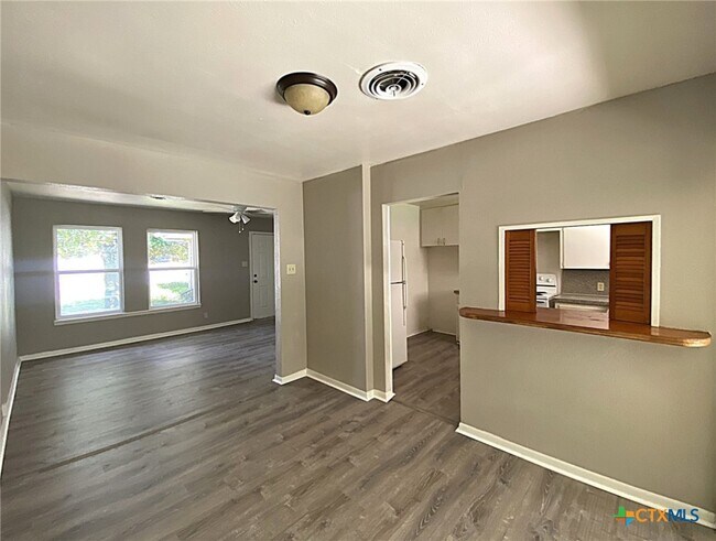 Building Photo - 2306 Poage Ave