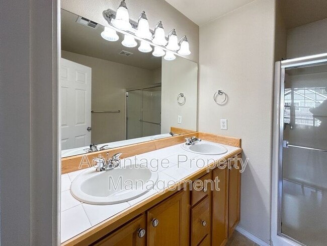 Building Photo - 3108 NW Morning Glory Dr