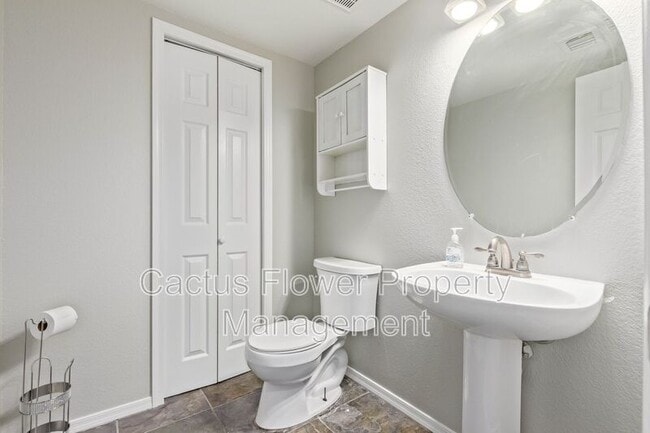 Building Photo - 1651 E Flint St