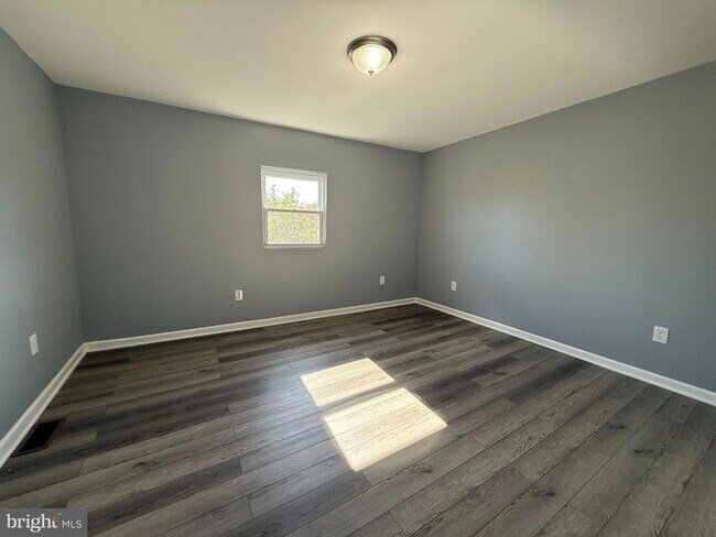 Building Photo - 37 Beaver Ave