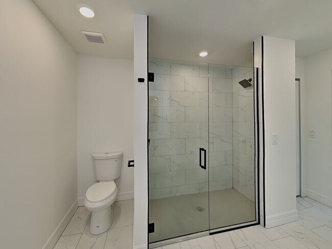 Building Photo - 3733 Ne-14 Pl