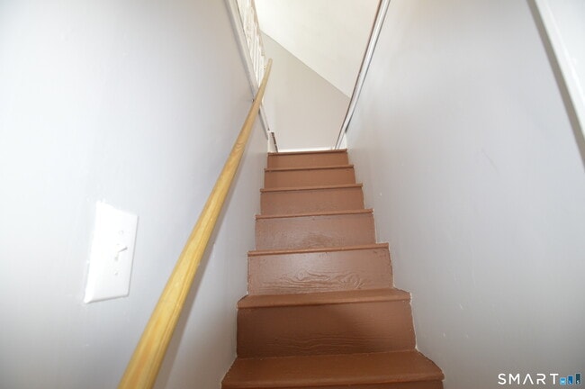 Building Photo - 203 Main St