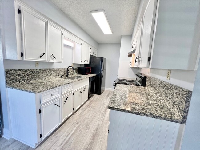 Building Photo - 4021 Avenue Q 1/2