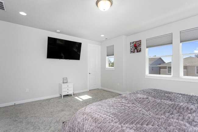 Building Photo - 6533 Lupine Ln