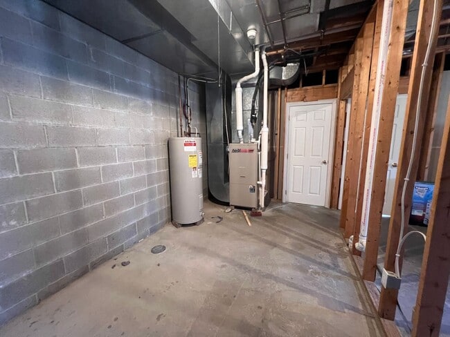 Building Photo - 240 Newberry Ln