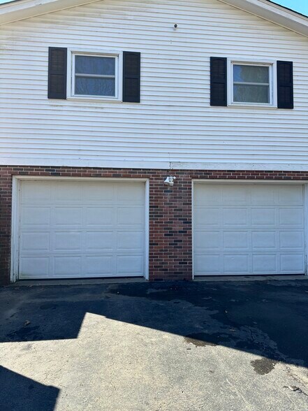 Building Photo - 38 Bramble Ln